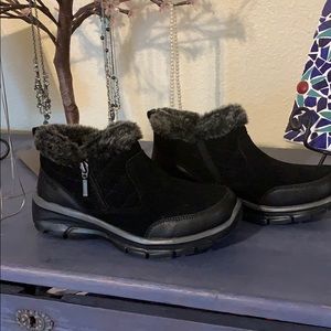 Women’s Size 6 Skechers booties